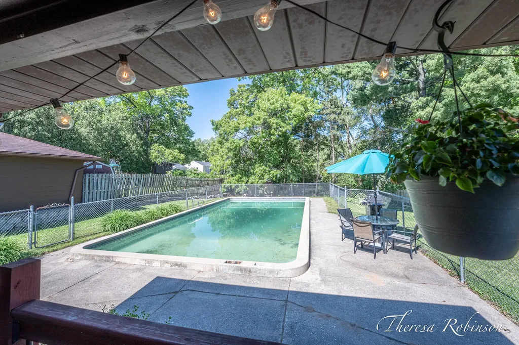 921 Burke Avenue NE Grand Rapids City MI 49503