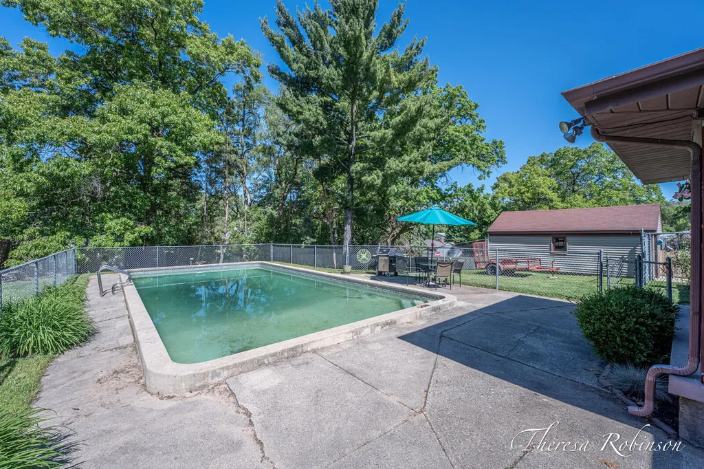 921 Burke Avenue NE Grand Rapids City MI 49503