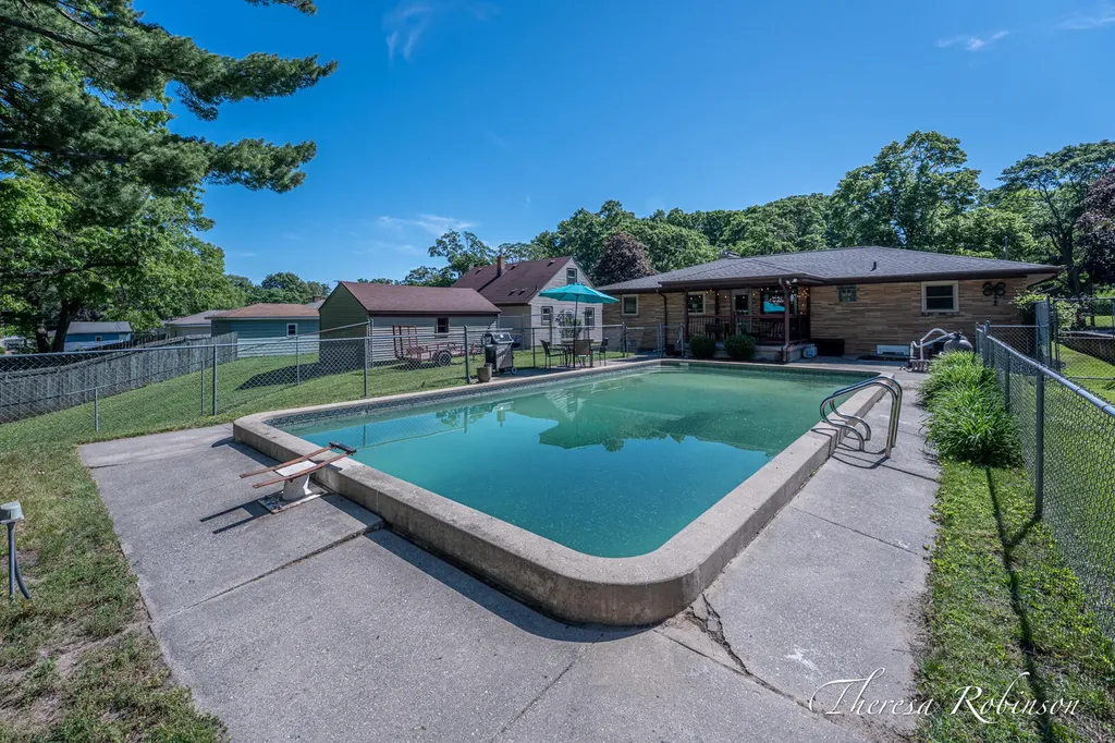 921 Burke Avenue NE Grand Rapids City MI 49503