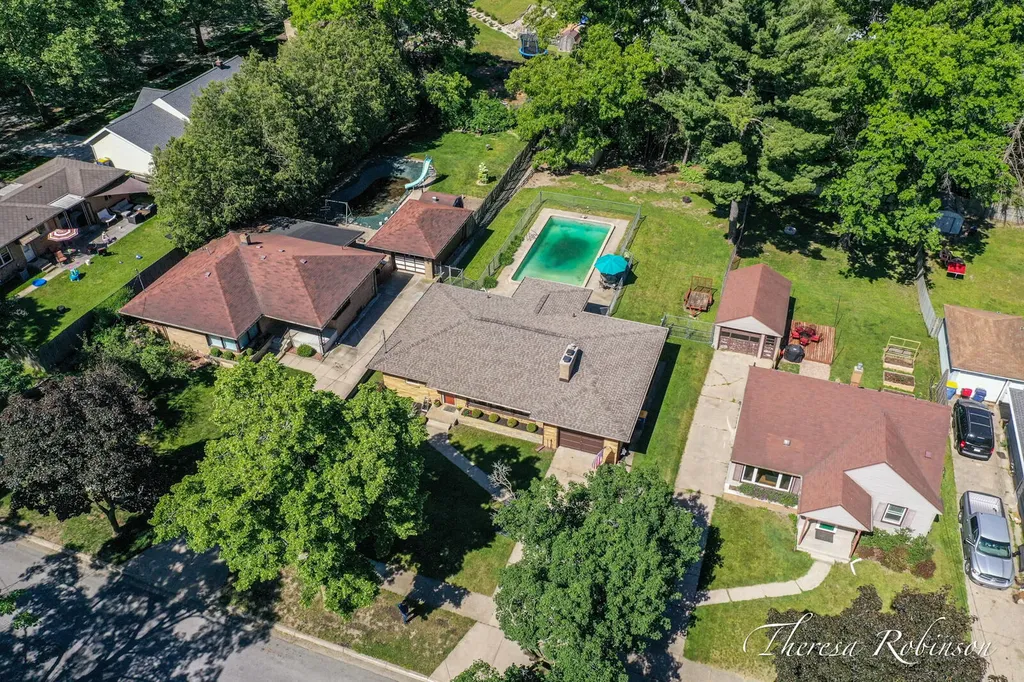 921 Burke Avenue NE Grand Rapids City MI 49503