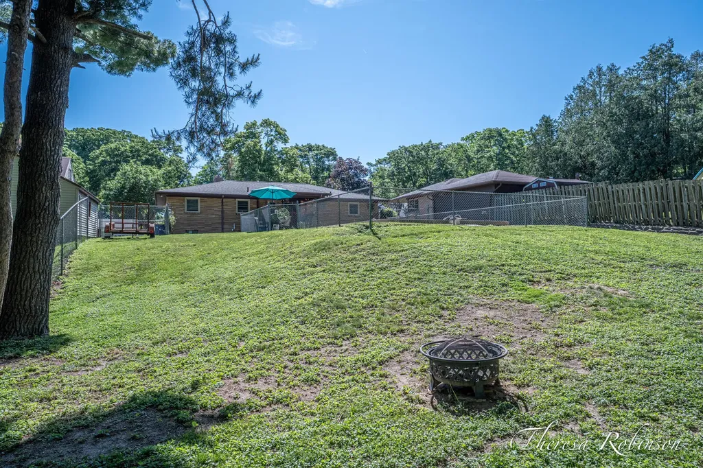 921 Burke Avenue NE Grand Rapids City MI 49503