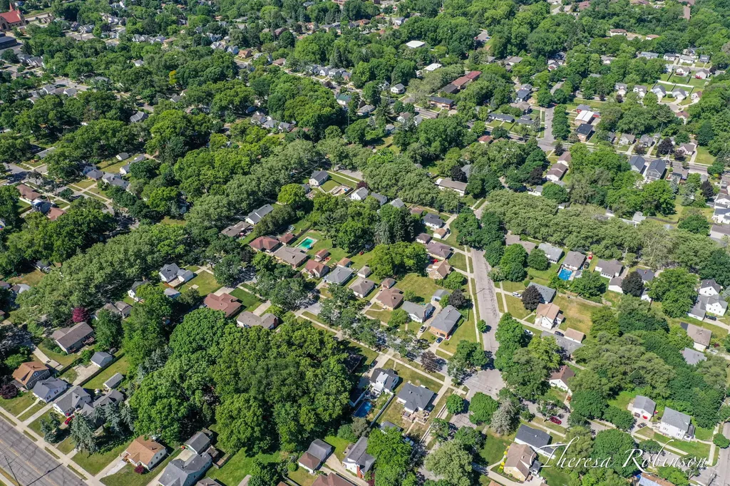 921 Burke Avenue NE Grand Rapids City MI 49503