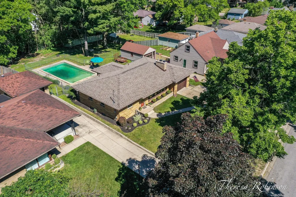921 Burke Avenue NE Grand Rapids City MI 49503
