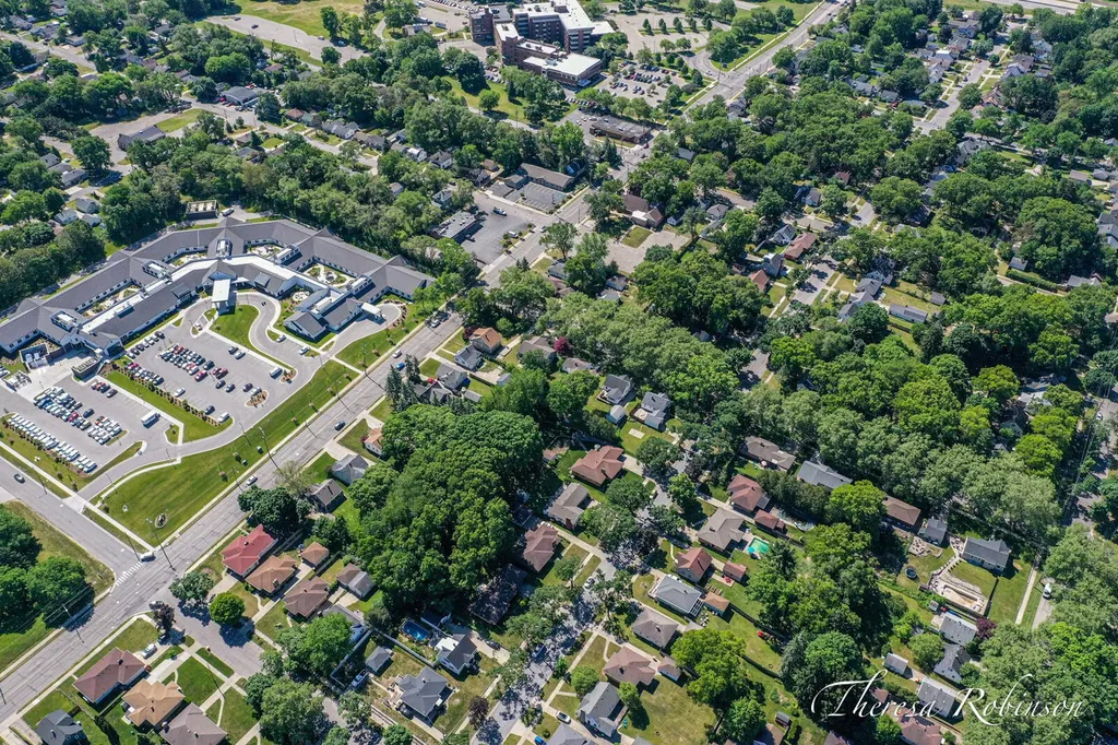 921 Burke Avenue NE Grand Rapids City MI 49503