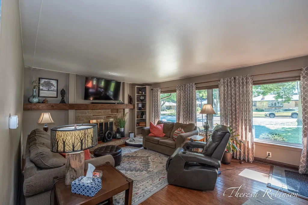 921 Burke Avenue NE Grand Rapids City MI 49503