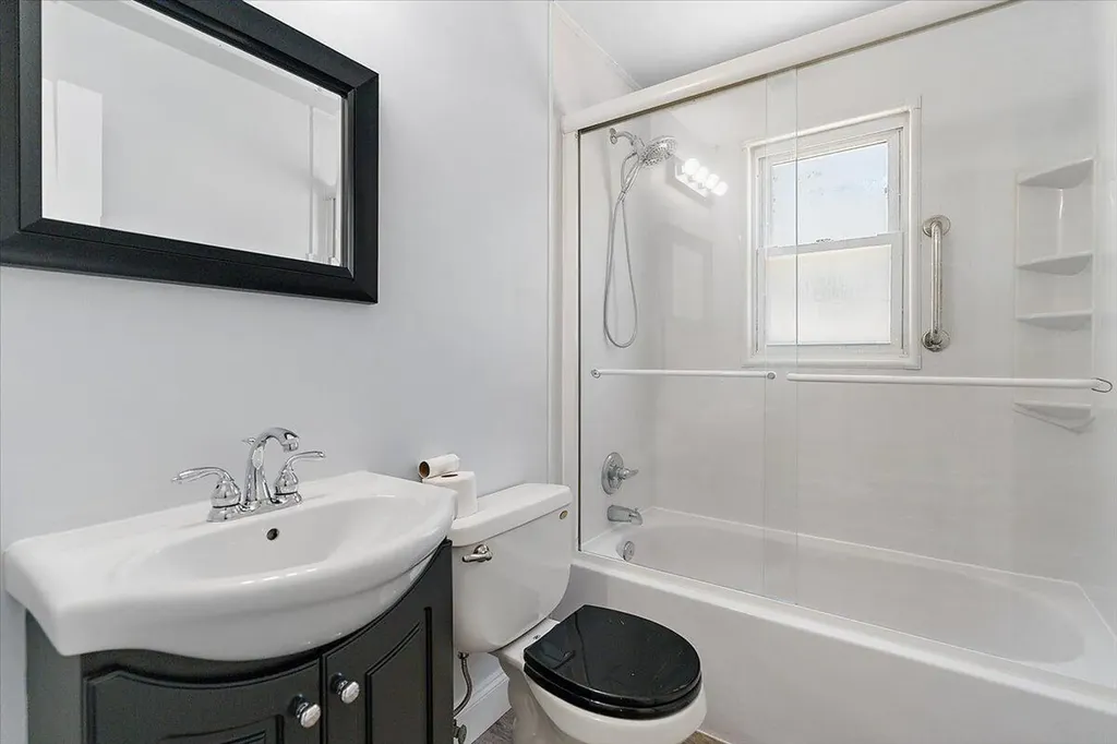 3736 Groveland Avenue SW Wyoming City MI 49519