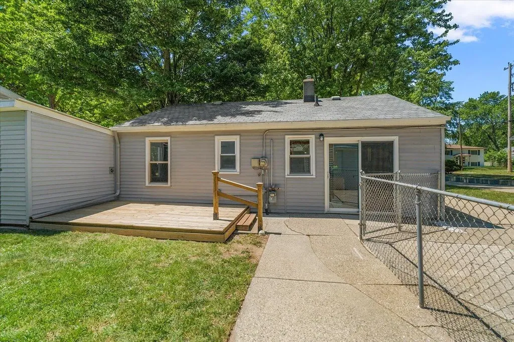 3736 Groveland Avenue SW Wyoming City MI 49519