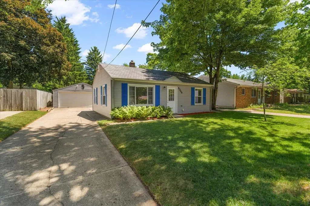 3736 Groveland Avenue SW Wyoming City MI 49519