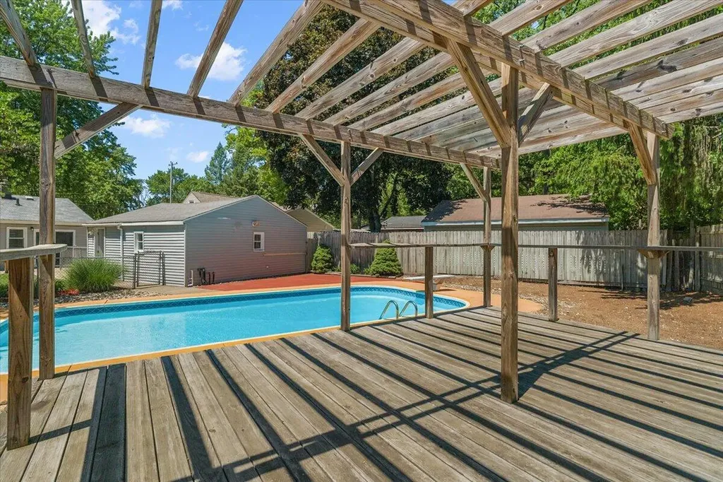 3736 Groveland Avenue SW Wyoming City MI 49519