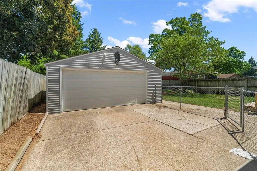 3736 Groveland Avenue SW Wyoming City MI 49519