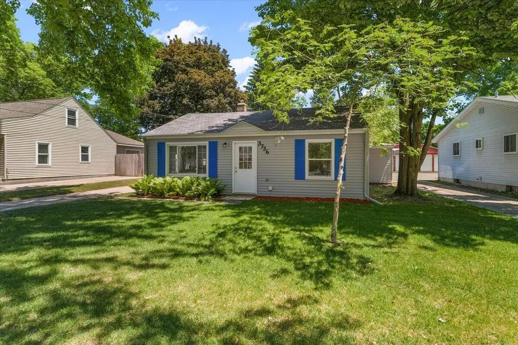 3736 Groveland Avenue SW Wyoming City MI 49519