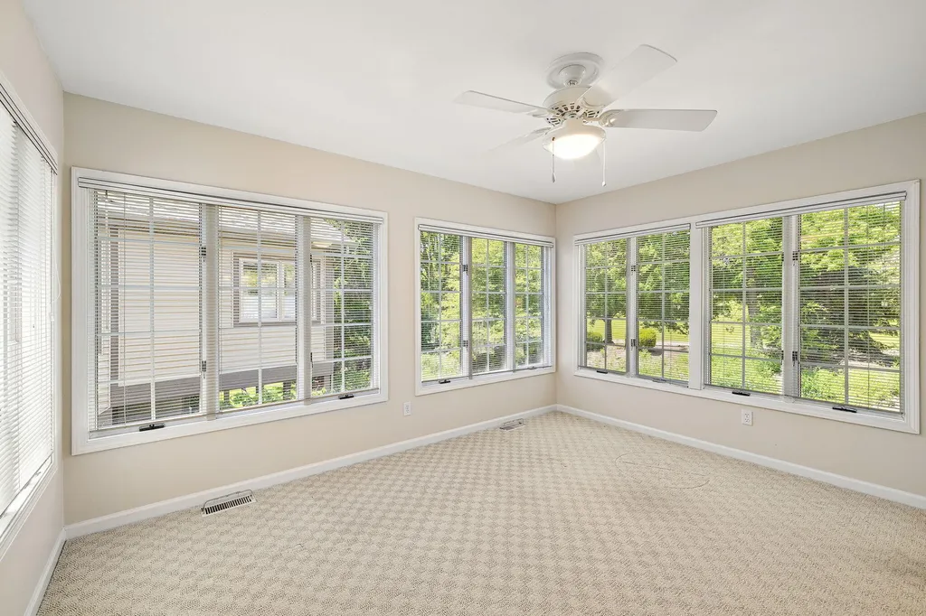 1925 Hidden Oak Court SE Kentwood City MI 49546