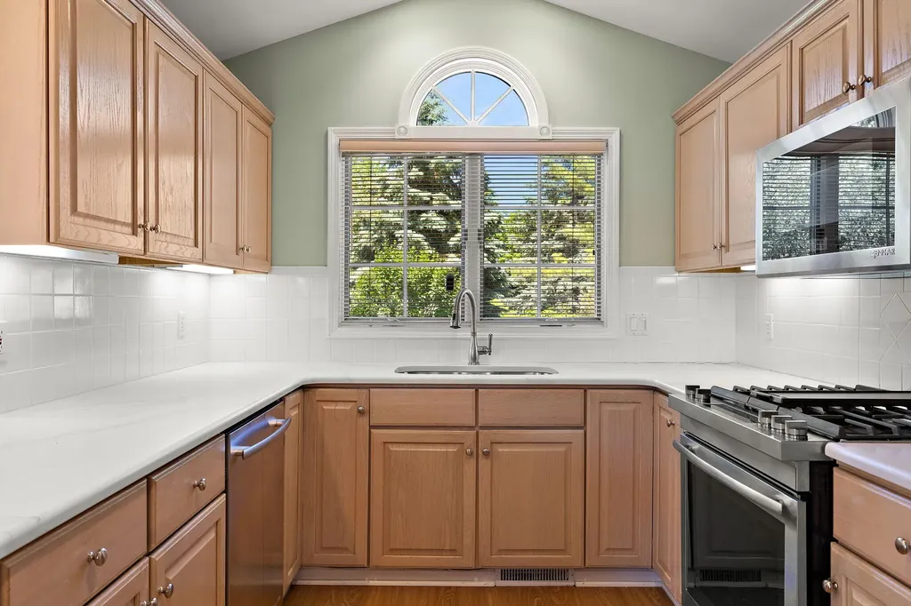 1925 Hidden Oak Court SE Kentwood City MI 49546