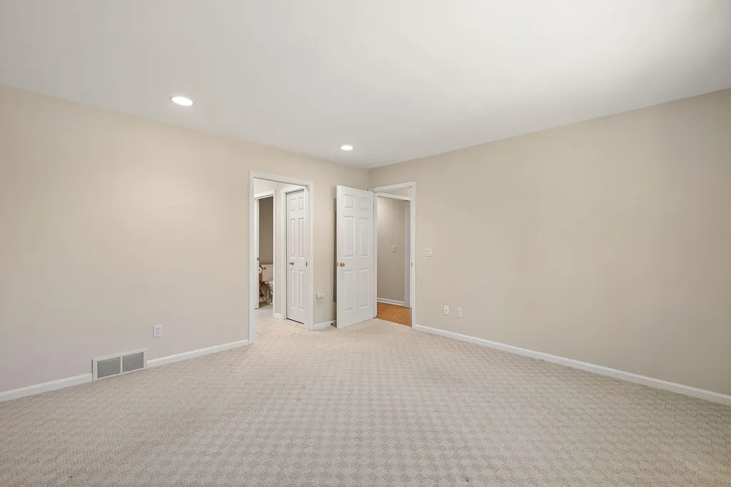 1925 Hidden Oak Court SE Kentwood City MI 49546