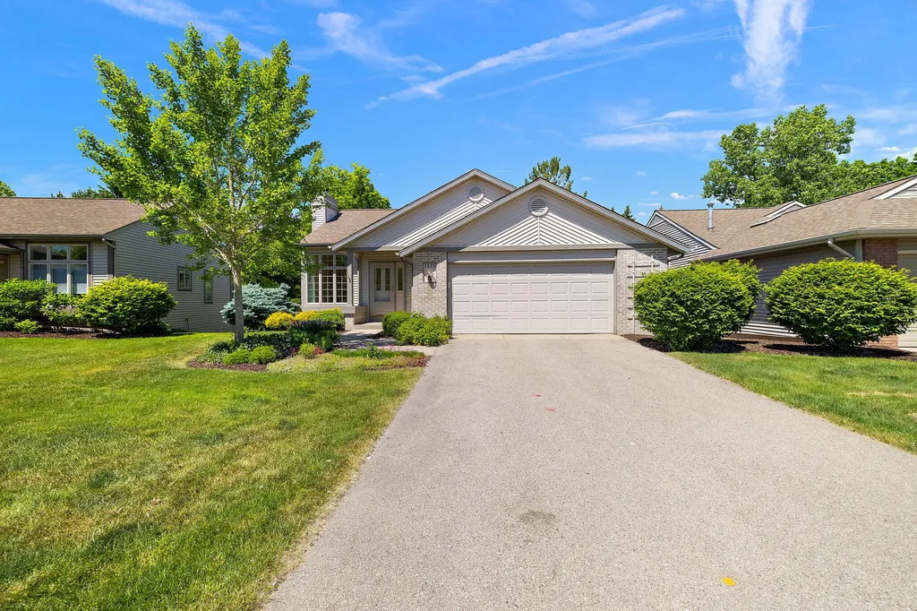 1925 Hidden Oak Court SE Kentwood City MI 49546