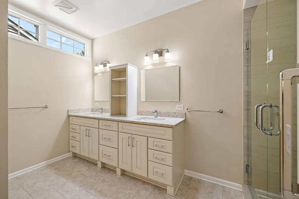 1925 Hidden Oak Court SE Kentwood City MI 49546