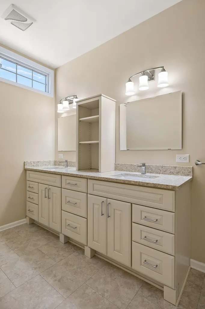 1925 Hidden Oak Court SE Kentwood City MI 49546