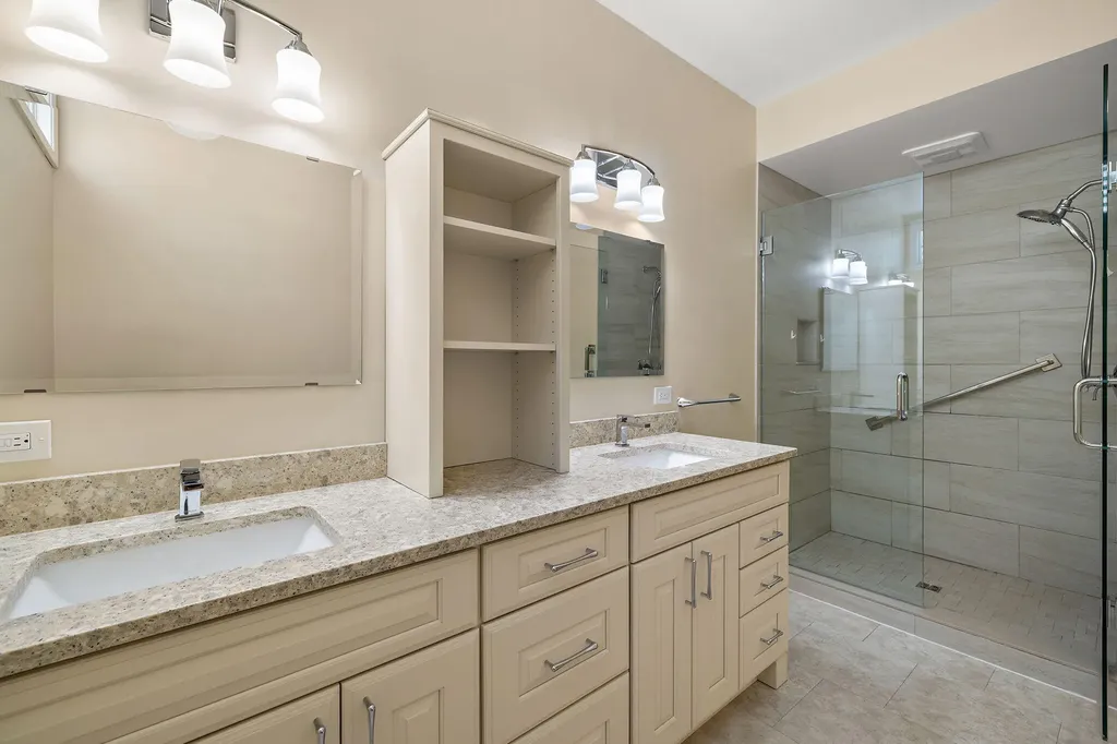 1925 Hidden Oak Court SE Kentwood City MI 49546