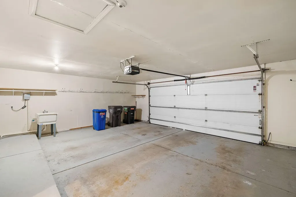 1925 Hidden Oak Court SE Kentwood City MI 49546