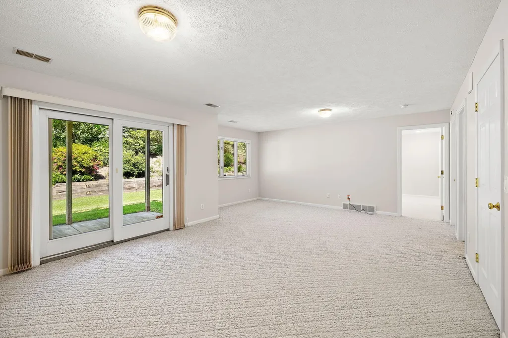 1925 Hidden Oak Court SE Kentwood City MI 49546