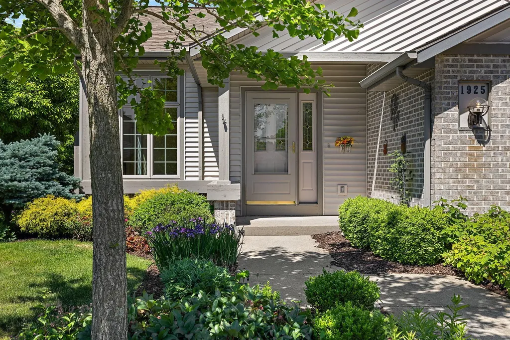 1925 Hidden Oak Court SE Kentwood City MI 49546