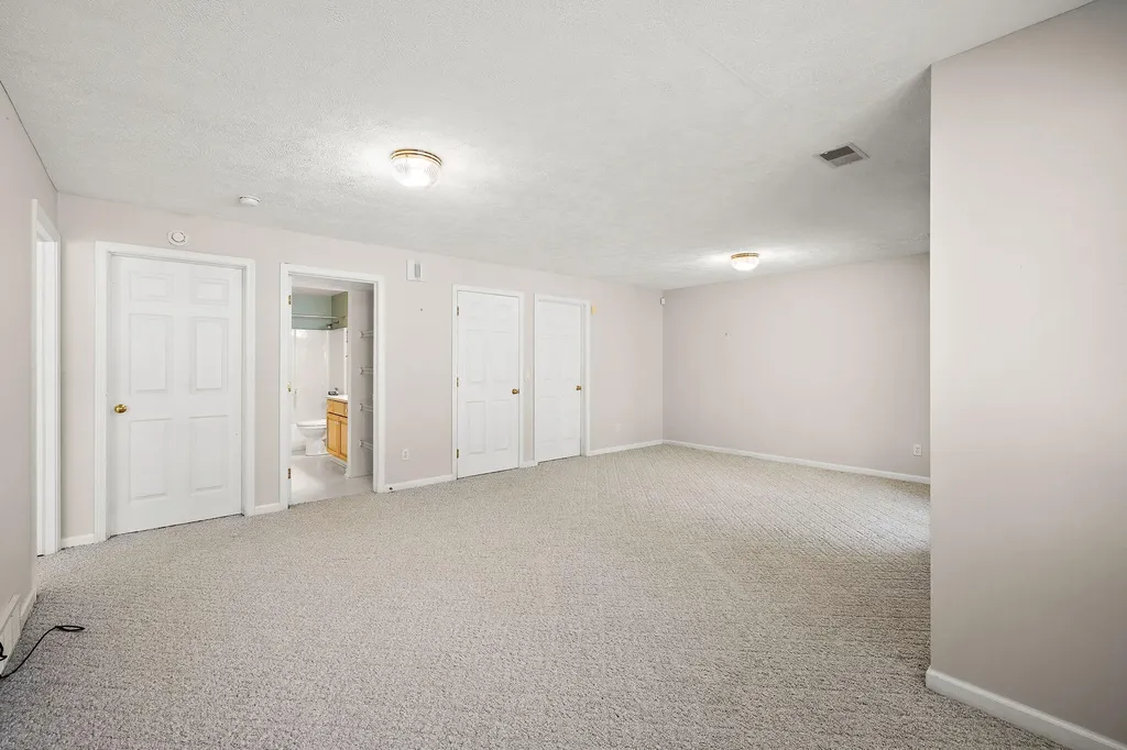 1925 Hidden Oak Court SE Kentwood City MI 49546
