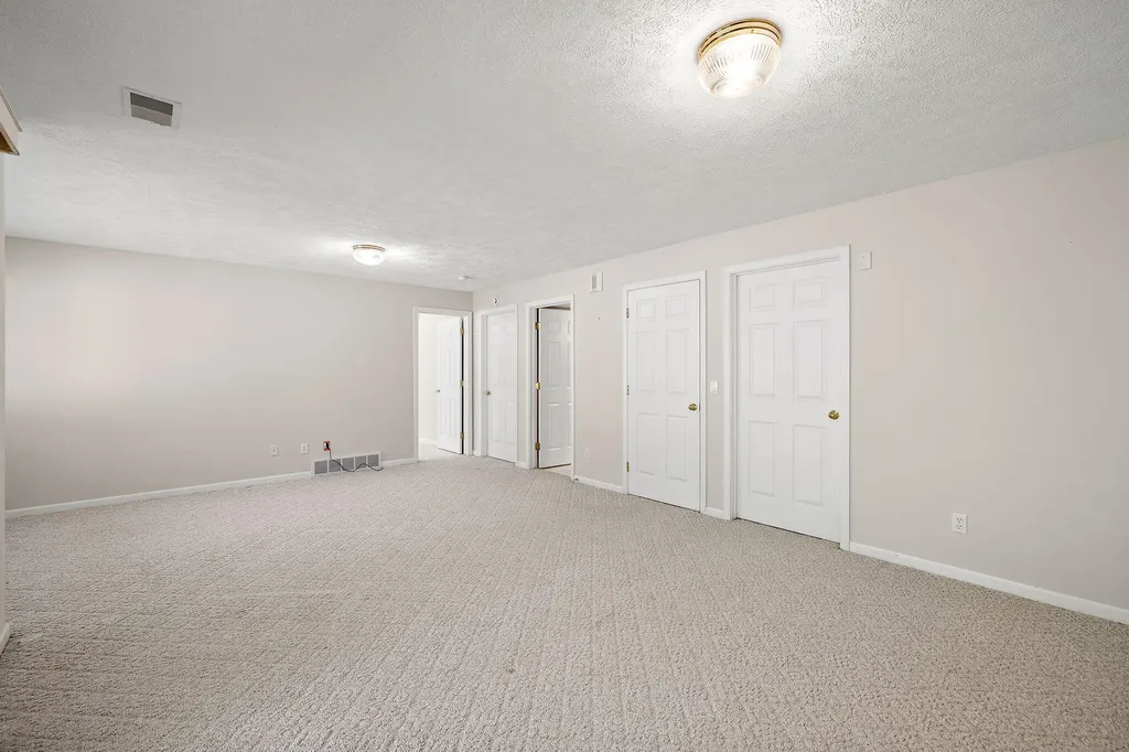 1925 Hidden Oak Court SE Kentwood City MI 49546