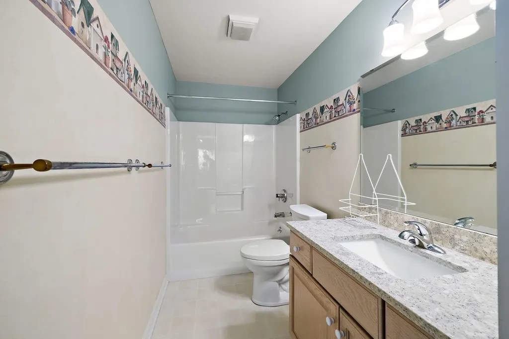 1925 Hidden Oak Court SE Kentwood City MI 49546