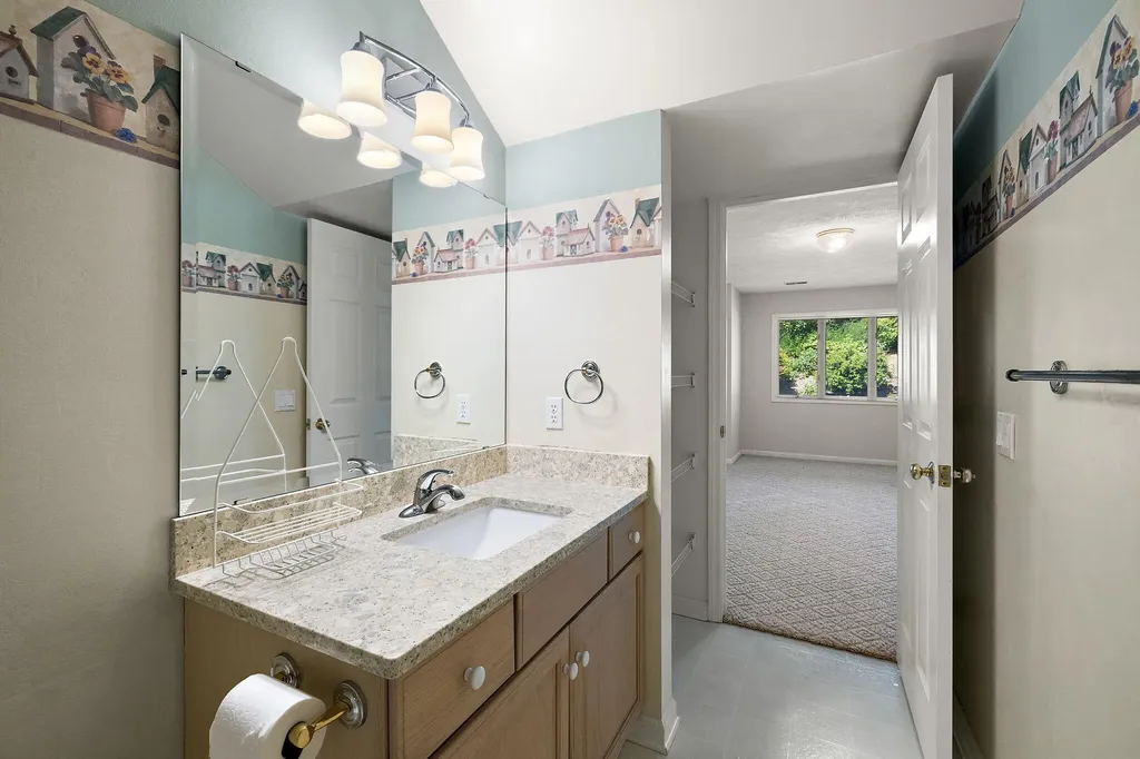 1925 Hidden Oak Court SE Kentwood City MI 49546