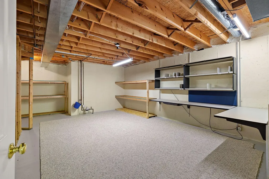 1925 Hidden Oak Court SE Kentwood City MI 49546