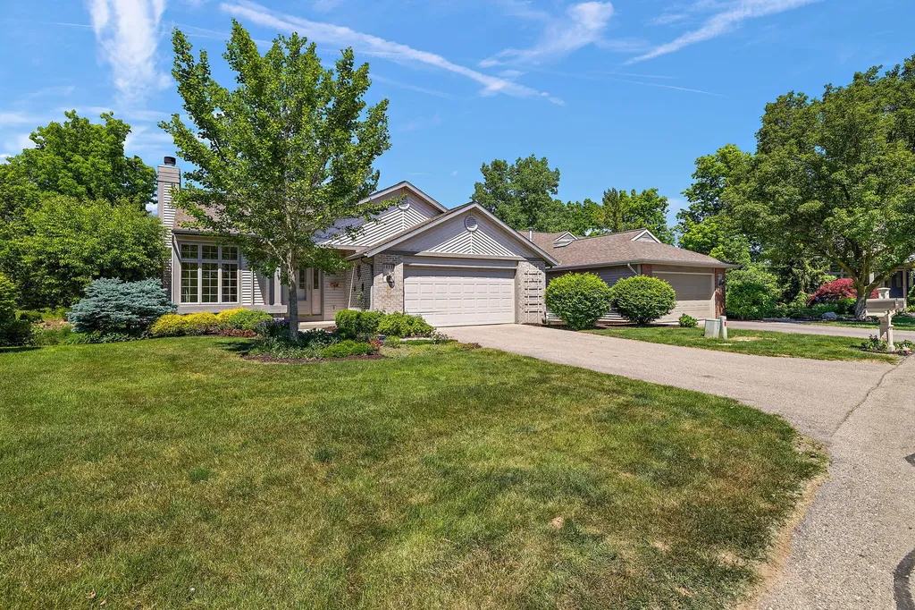 1925 Hidden Oak Court SE Kentwood City MI 49546
