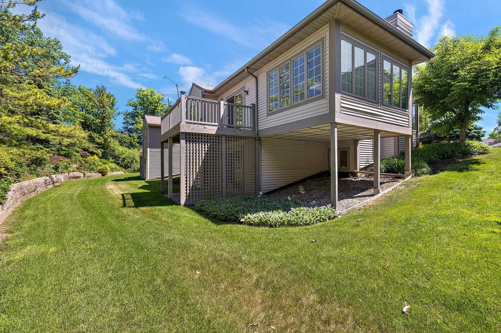 1925 Hidden Oak Court SE Kentwood City MI 49546
