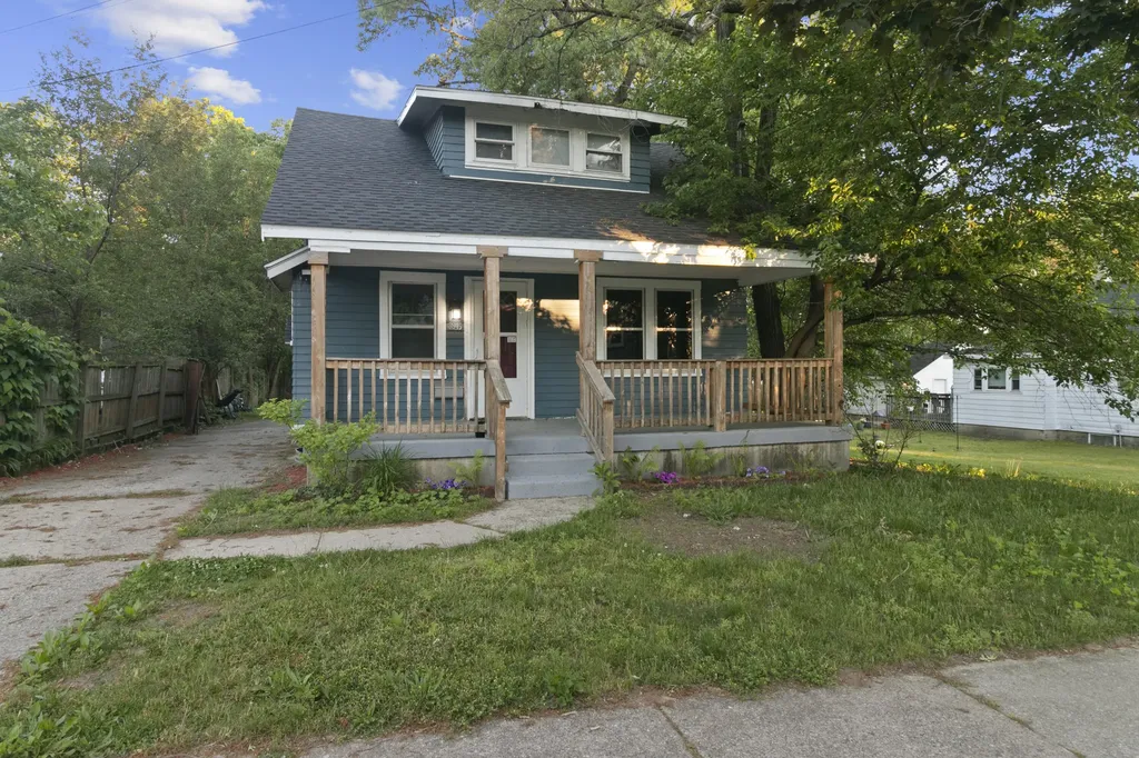 2645 Longstreet Avenue SW Wyoming City MI 49509