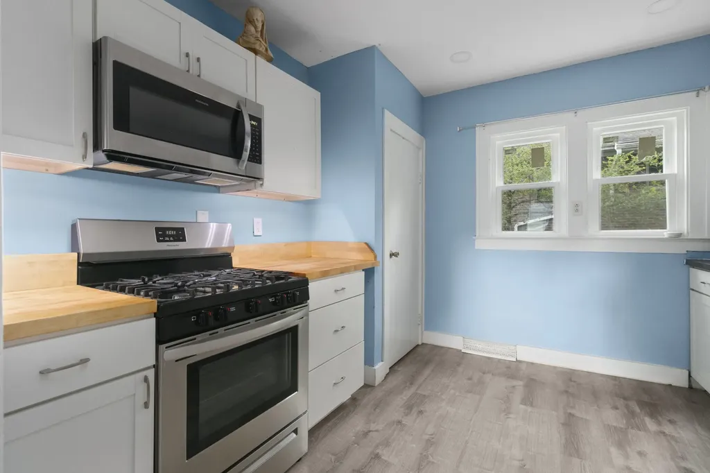 2645 Longstreet Avenue SW Wyoming City MI 49509