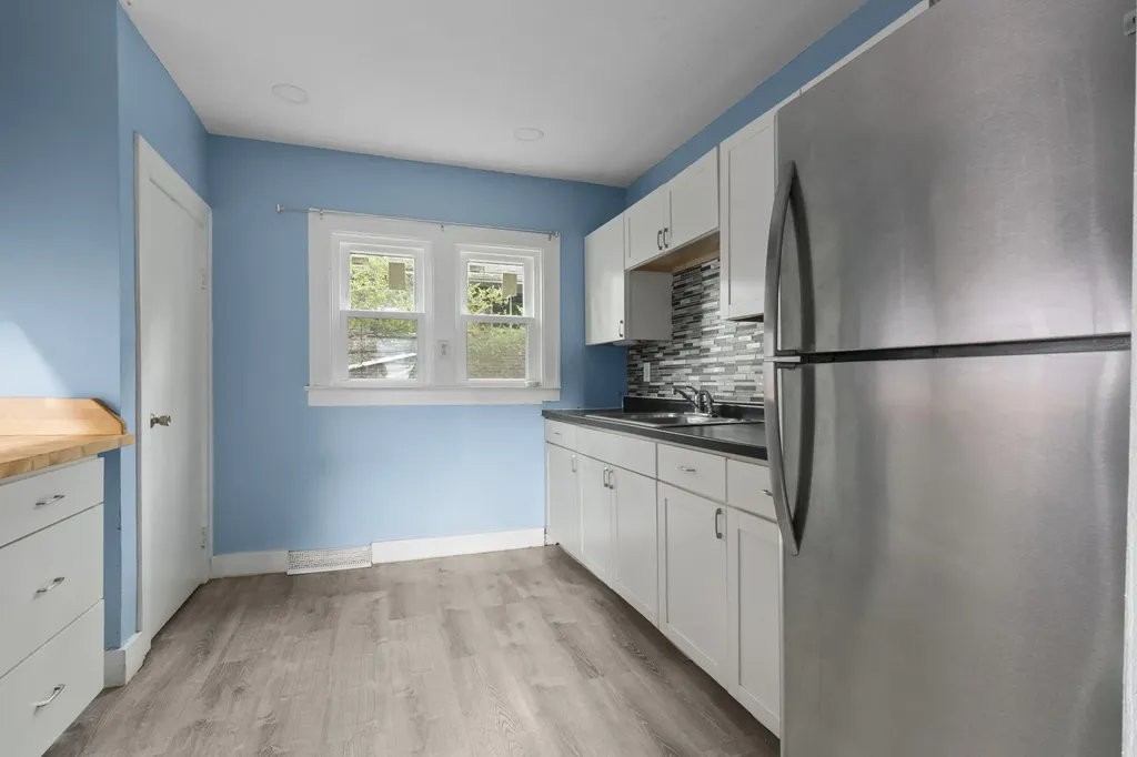 2645 Longstreet Avenue SW Wyoming City MI 49509
