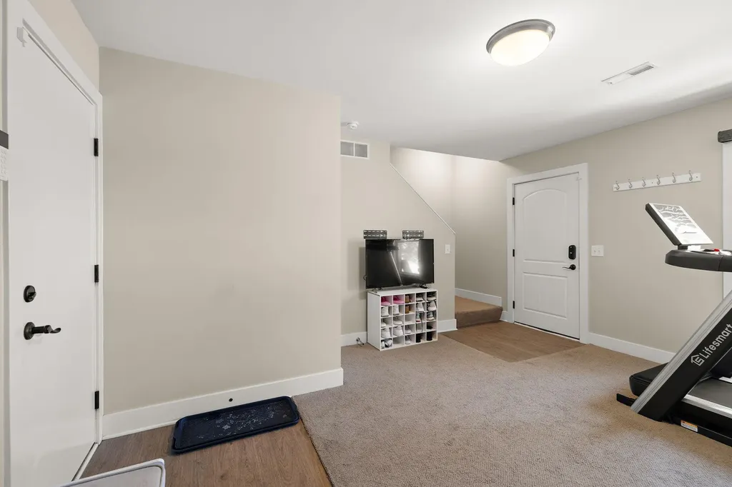 2084 Celadon Drive NE Grand Rapids Charter Township MI 49525