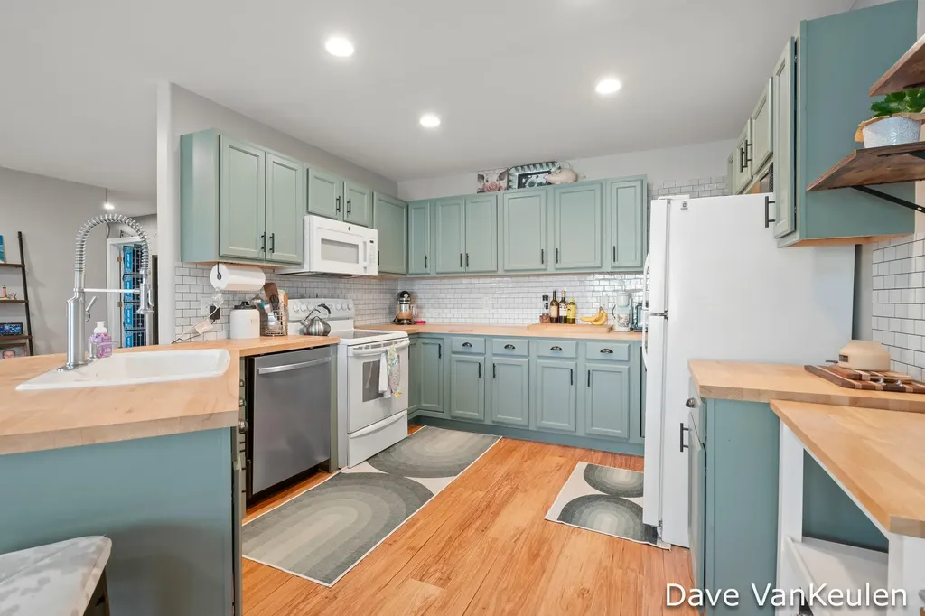 879 Flat River Court SE Vergennes Township MI 49331