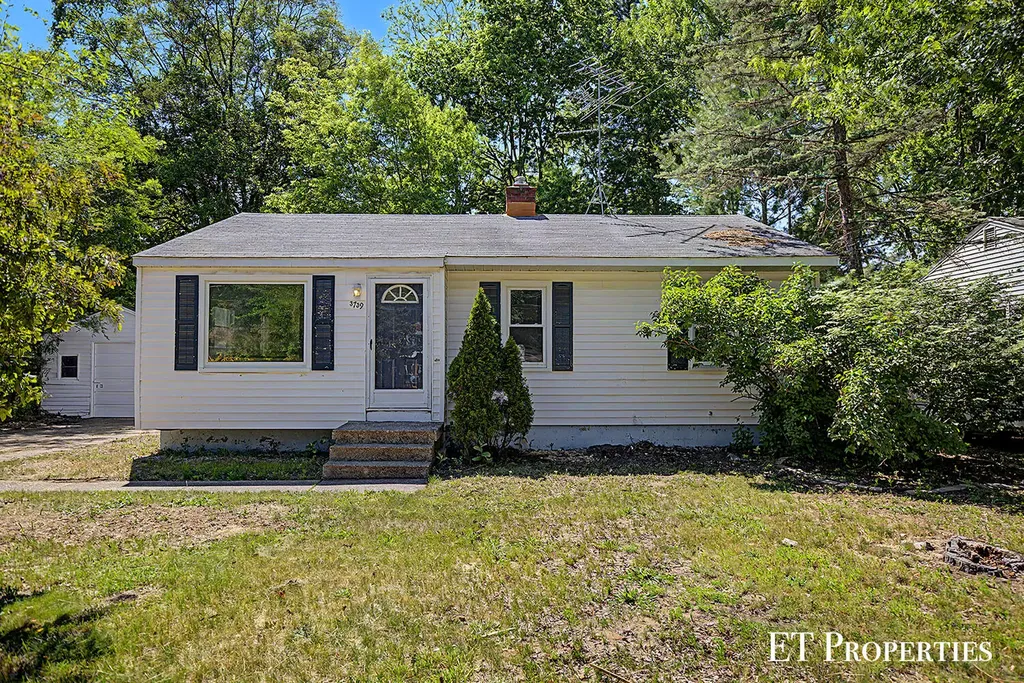 3739 Grape Avenue NE Plainfield Charter Township MI 49525