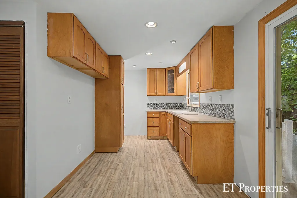 3739 Grape Avenue NE Plainfield Charter Township MI 49525