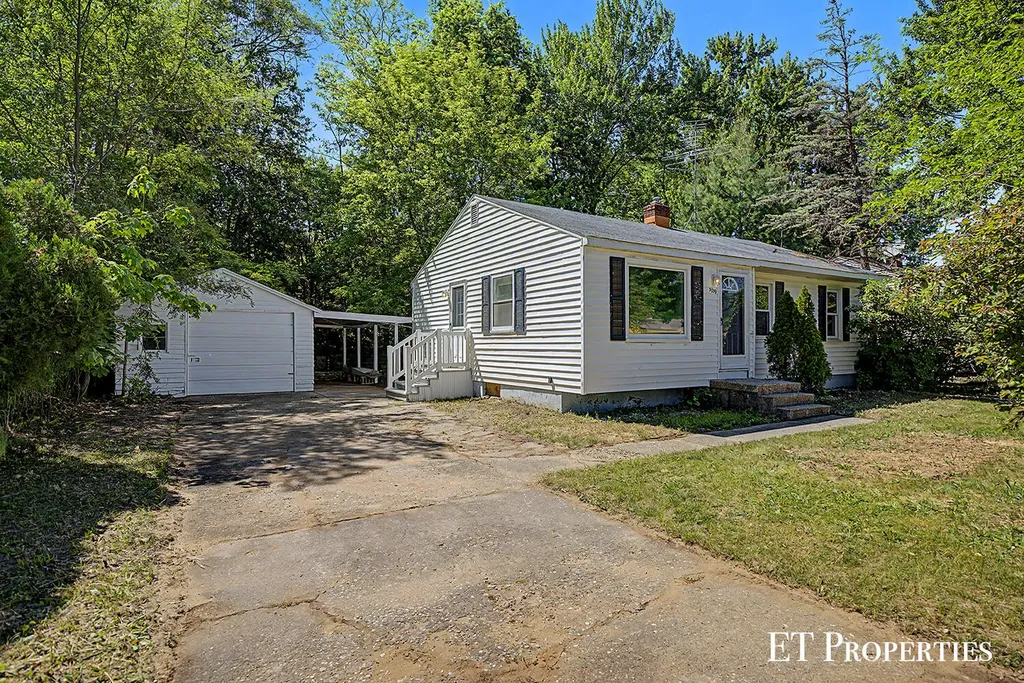 3739 Grape Avenue NE Plainfield Charter Township MI 49525