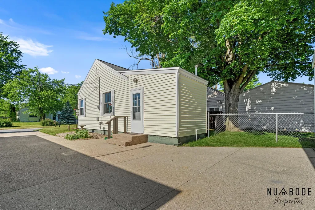 114 Nancy Street SE Kentwood City MI 49548