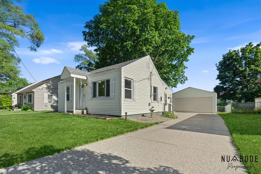 114 Nancy Street SE Kentwood City MI 49548