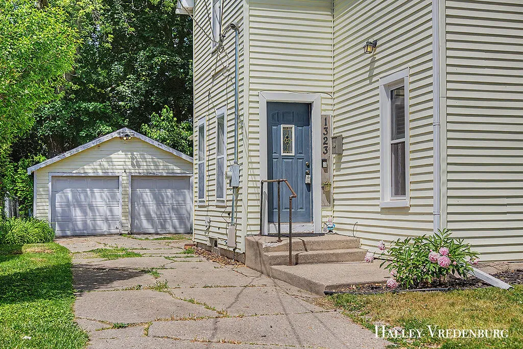 1323 Ashland Avenue NE Grand Rapids City MI 49505