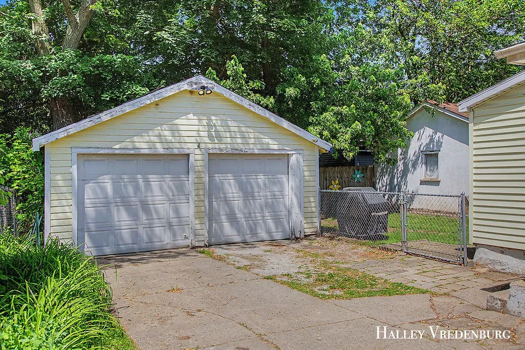 1323 Ashland Avenue NE Grand Rapids City MI 49505