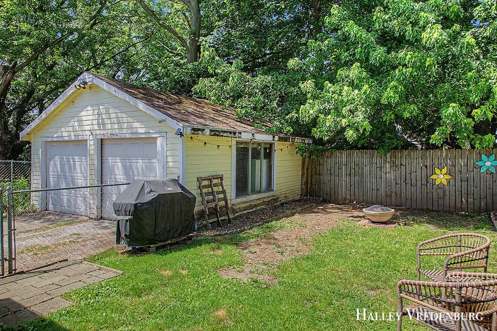 1323 Ashland Avenue NE Grand Rapids City MI 49505