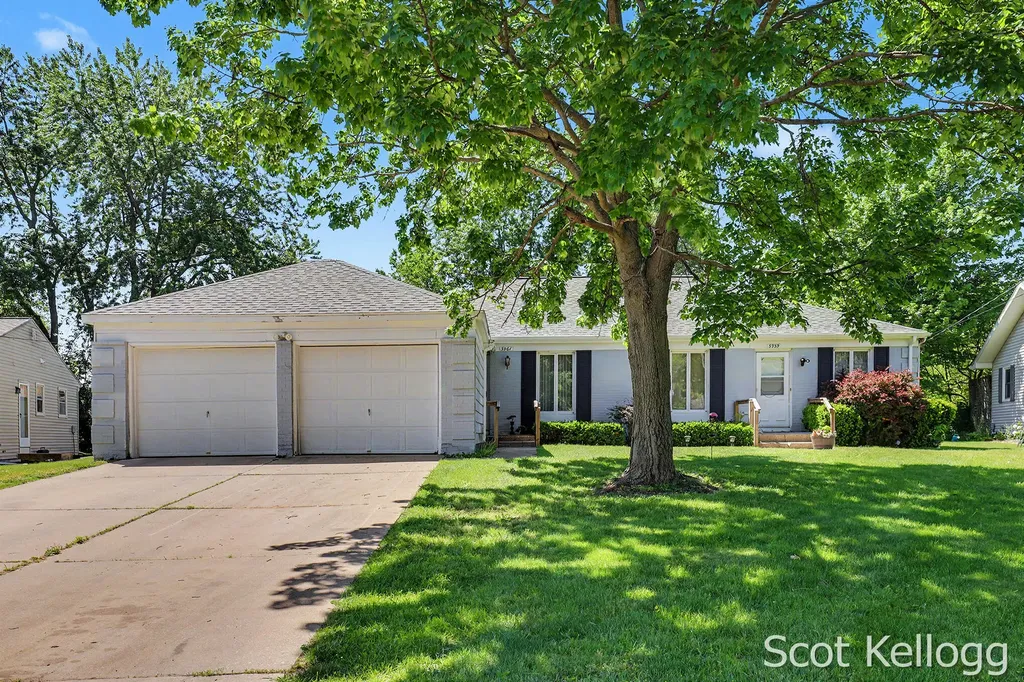 5959-5961 Crestmoor Drive SE Kentwood City MI 49508