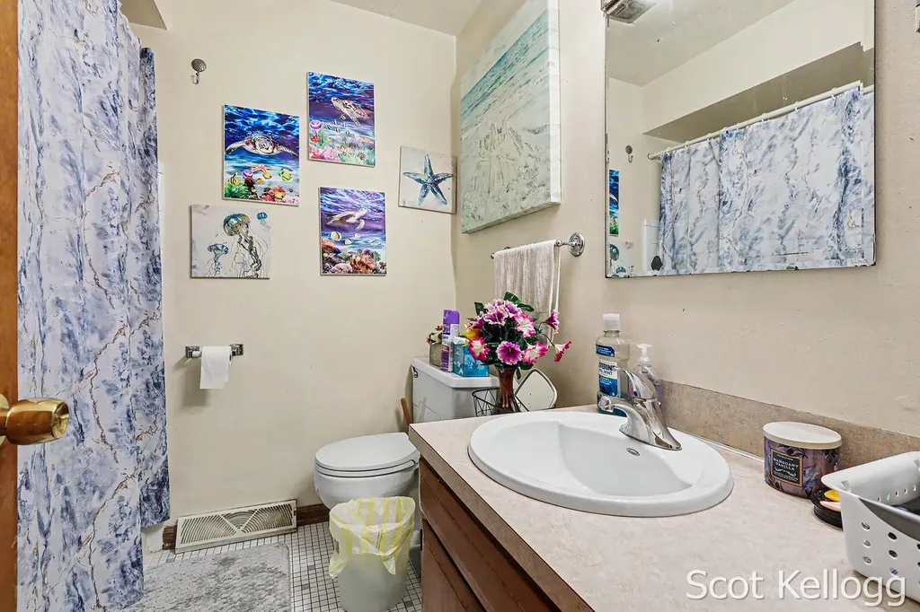 5959-5961 Crestmoor Drive SE Kentwood City MI 49508