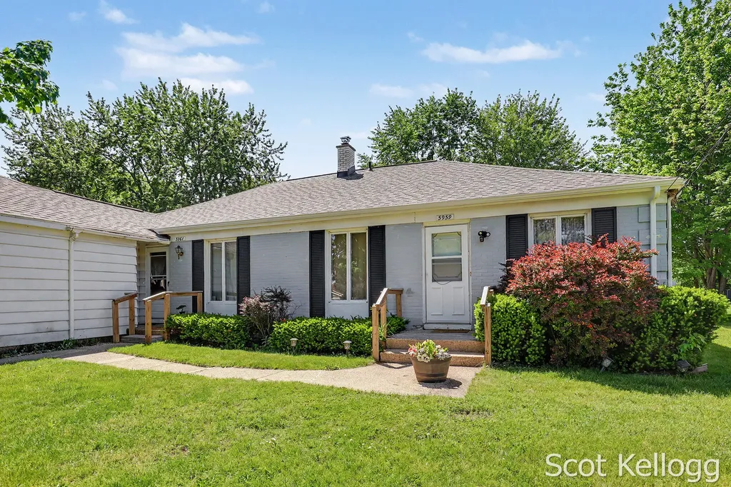 5959-5961 Crestmoor Drive SE Kentwood City MI 49508