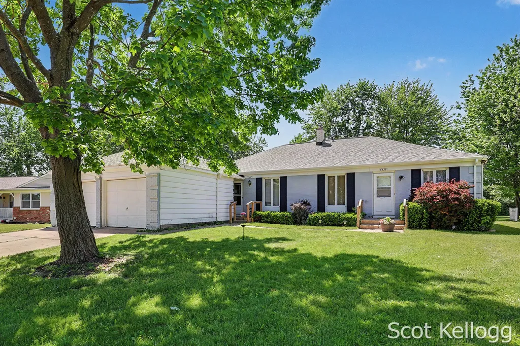 5959-5961 Crestmoor Drive SE Kentwood City MI 49508