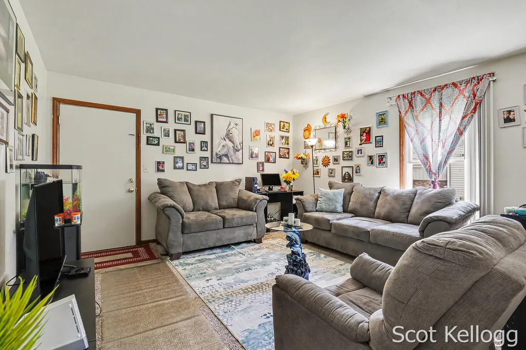 5959-5961 Crestmoor Drive SE Kentwood City MI 49508